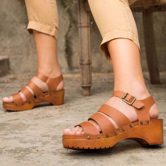 Qupid Shoes - Qupid Keen Cognac Strappy Platform Clogs Sz 5.5-10